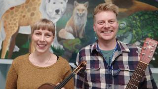 Vantaan musiikkiopiston Näppäri-opettajat Alina Kivivuori ja Juho Puronaho.